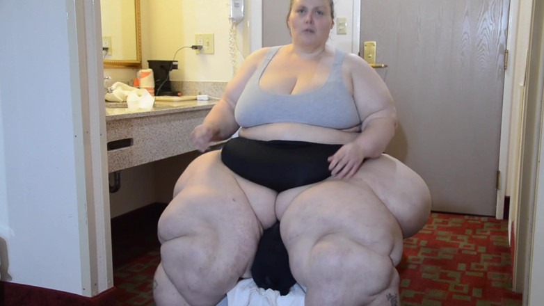 Full Weight Productions: Bobbi Jo et Savannah baillent Ceasar sur le banc