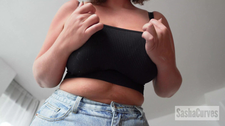 Sasha Curves: The Giantess Exterminators