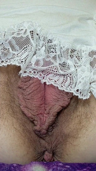 Orgasm cu masturbare cu ciorapi albi din dantelă și mănuși - orgasm cu vibrator imens