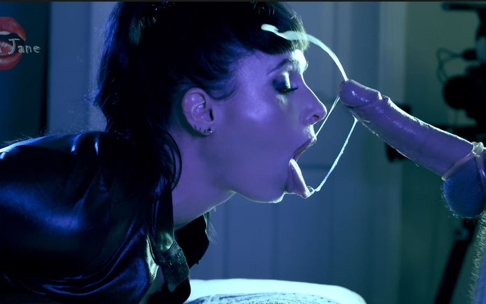 Darya Jane: Närbild slarvig deepthroat dunkande ansiktsknull