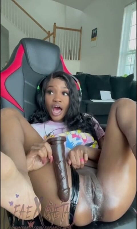 faeandcheta: Catching a Nut Before Playing Fortnite