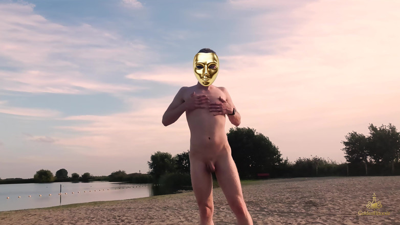 GoldenElixxxir: Twink Auf Verbotener Nicht Nackter Strand Nackt 4K! Teen Exhibitionismus Goldenelixxxir!