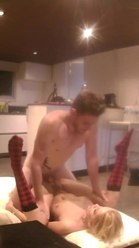 Btscam - une blonde coquine se fait baiser - Cherry Kiss