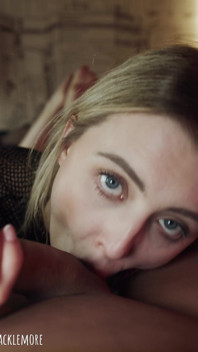 Śliczna brytyjska blondynka Lottie Lou POV Sex oralny