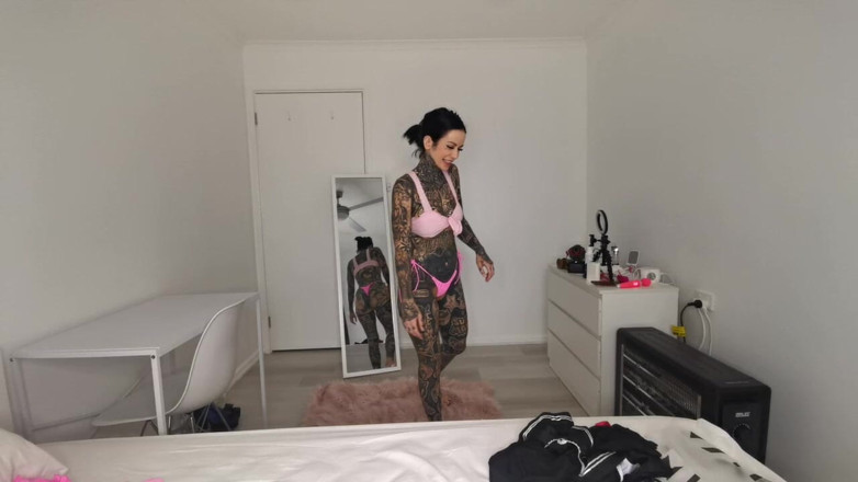 Melody Radford: Ateşli bikini kostümlü iç çamaşırı denemesi