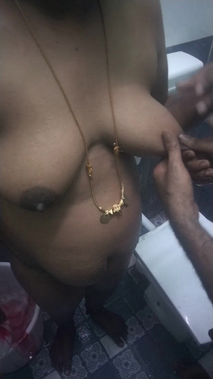 Benita sweety: Desi Nipple Play