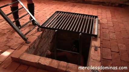 Merciless Dominas: 农场里的囚犯 3