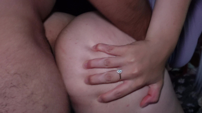 AmayaMori: Aku crot di pantat bahenol ibu tiri indiaku dengan kostum...