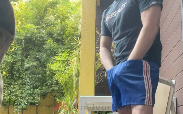 AmateurMates: Il patrigno muscoloso pensava di essere a casa da solo