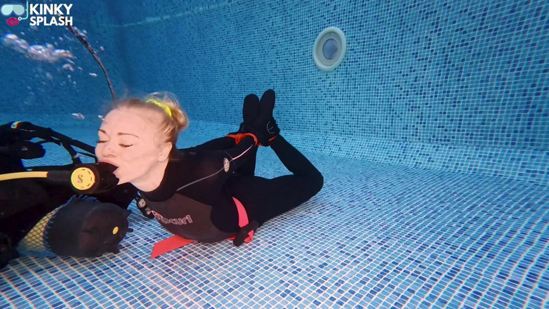 UKCuteGirl Lucy Lauren: Hogtied en ademloos: onderwaterduiken plagen