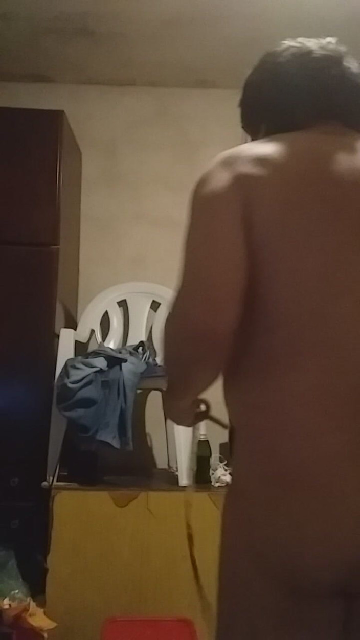 Claudio: 벌거벗은 줄넘기 엉덩이를 보여줍니다