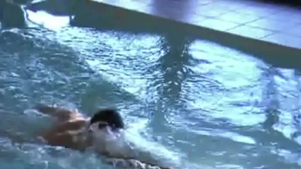 French Twinks Amator videos: Gay seksi dikongkek oleh perenang di kolam renang