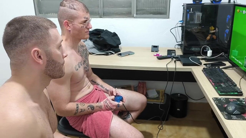 Victor Studio Gay: Eu E Carmona Tomamos Um Banho Juntos, Será Que Ficamos...