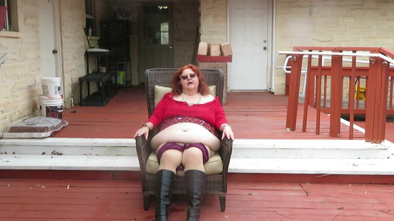 BBW nurse Vicki adventures with friends: Oh zábava na mém terase v mých nových botách, které...