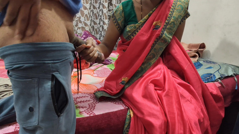Mumbai Ashu: インドのデシ・バビは、家に誰もいないときに義理の兄に激しく犯されました