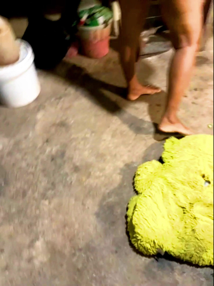 Tiyana: Soție sexy se lasă soțul futându-și pizda cu degetul în timp...