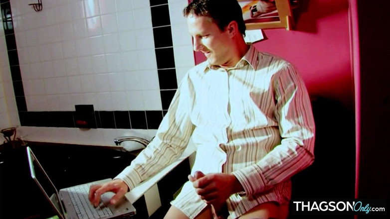 THAGSON ONLY: O mamă sexy seducătoare futută cu degetul și linsă până la...