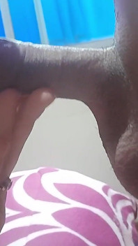 La mia sorellastra mi fa un footjob e le riempio la figa con la mia sborra ft babuluna939