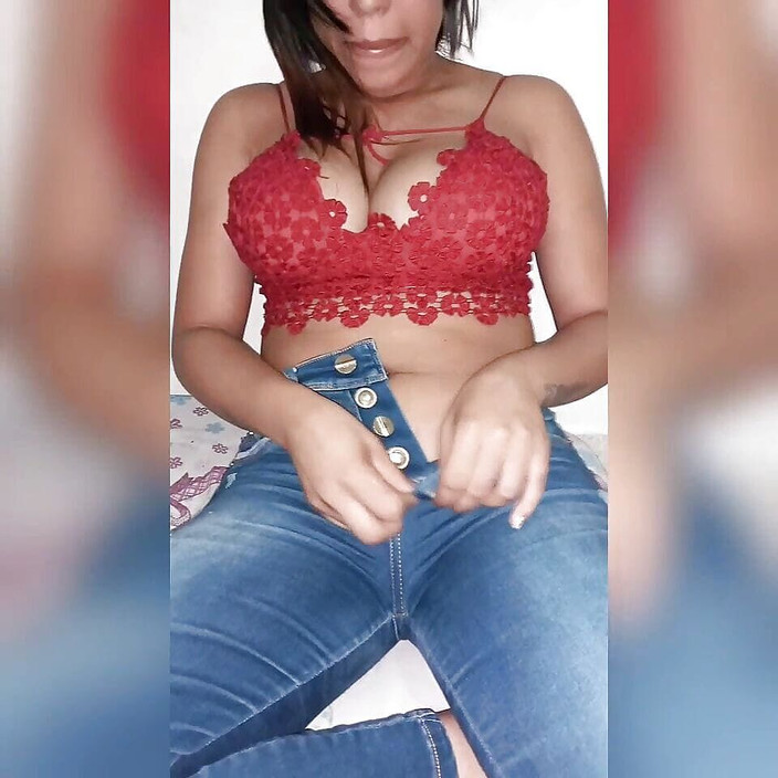 Pikaa6: 의붓아빠의 자지를 따먹는 18살 갈색 머리