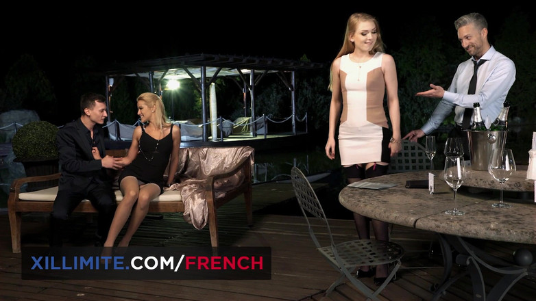 French girls at work: 商务晚宴：合同被双插封住