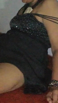 Alkolsüz kulüp orta yaşlı seksi kadın sikişmeye hazırlanıyor