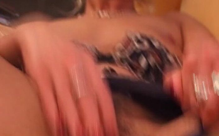 Busty German Sluts: Tato německá holka má prstění v od BFF
