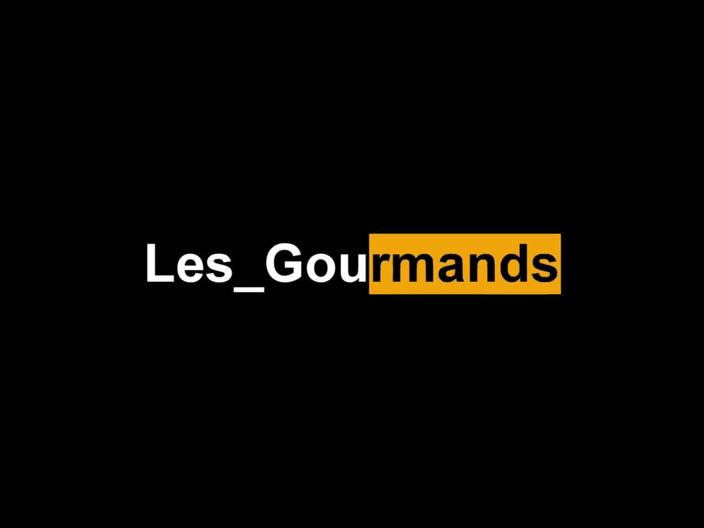 Les Gourmands: 我穿着非常性感的蓝色内衣操我的继母，后入式，我把精液射在她的大屁股上