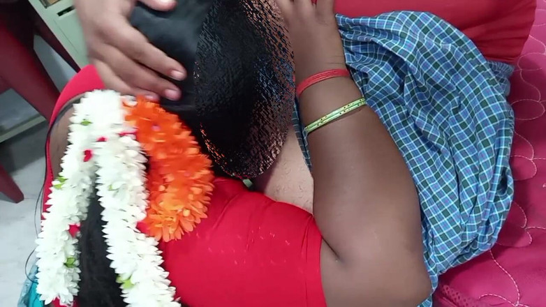 Veni: 胸部牛奶和深嘴操射在嘴里