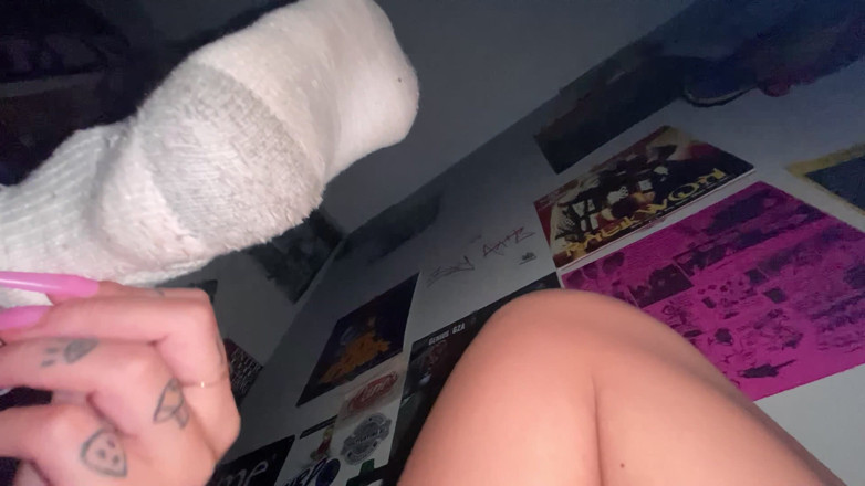 Nali Marie: POV wepcha moje brudne śmierdzące skarpetki w twarz przed snem