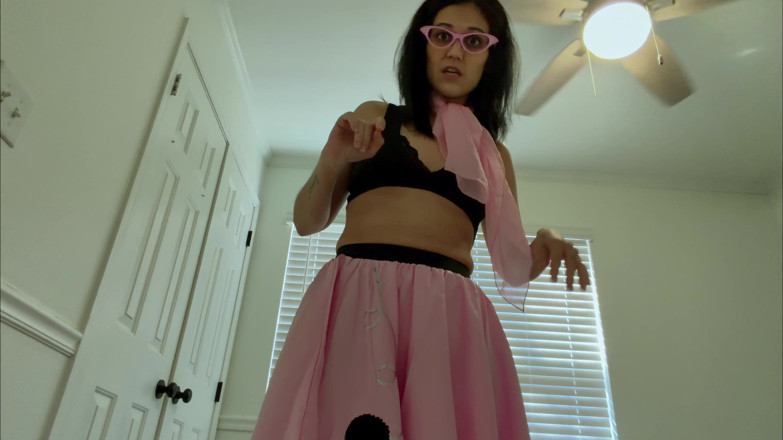 Kink in Time: Devyn's Sultry '50-an Giantess Fantasy 4K Pov Tiny Thrills Menanti!