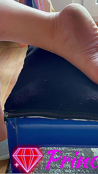 Pretty Soles Cum on Feet Footfetish