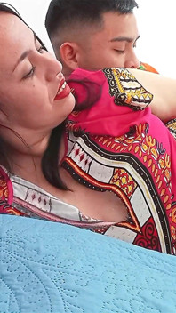 義理の息子がインド人の継母とセックスする