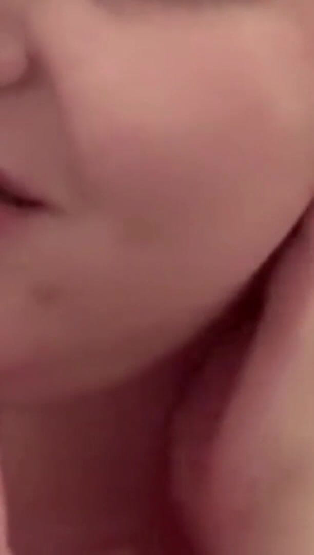 Real homemade BBW BBC porn: 若い英語bbw遊びとともに私の自己にシャワー