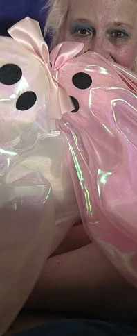 C’est une pipe et une baise d’Halloween pendant qu’elle gâte qu’elle reçoit ta viande de bite
