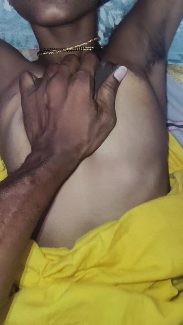X videos: Caliente esposa follando con marido hermanastro en habitación