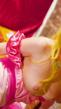 Sky pierce als prinzessin peach befriedigt ihre königliche muschi, bis sie kommt - Super Mario porno-cosplay-parodie