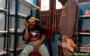 Machakaari: Тамильская девушка в платье-бикини играет с бойфрендом