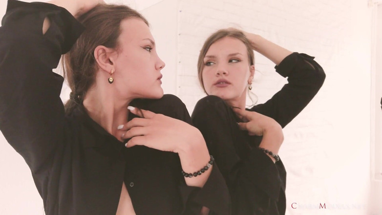 CharmModels: Modelo de pernas longas Polina no Espelho de calcinha e...