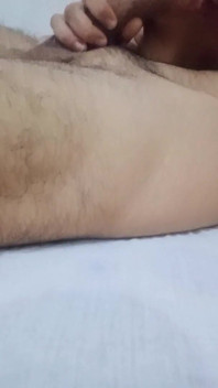 Hala și fotografierea din apartamentul ei i-a spus soțului ei că apartamentul său este un apartament de prostituție