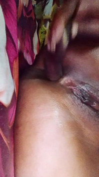 Je penissen in mijn vagina en neuk me