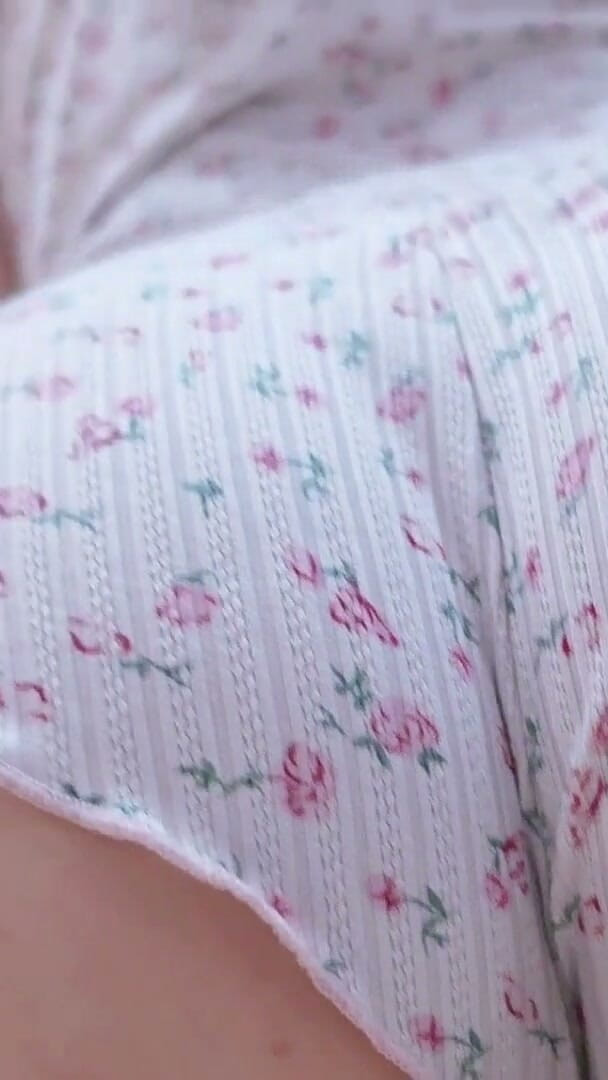 LittleMuslim: POV: สาวฮิญาบมาเลเซียหยอกล้อคุณในชุดจั๊มสูท