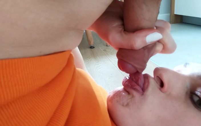 Medi Voi: 私は新しいスキルを持っています、私のチンポを舐める