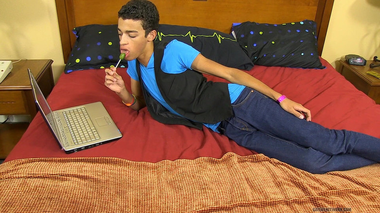 Lollipop Twinks: Blowjobs &amp; Blowpops