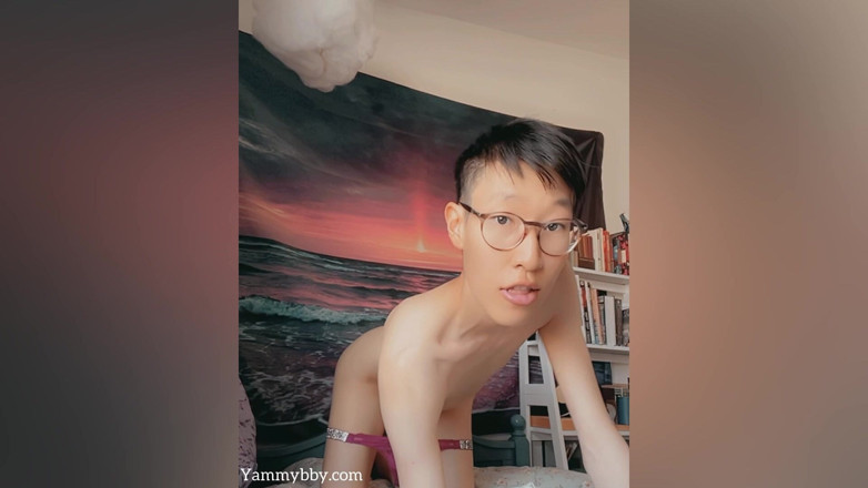 Yammybby: Дурний потворний секс-об'єкт показує туге худе тіло, зроблене для трахання