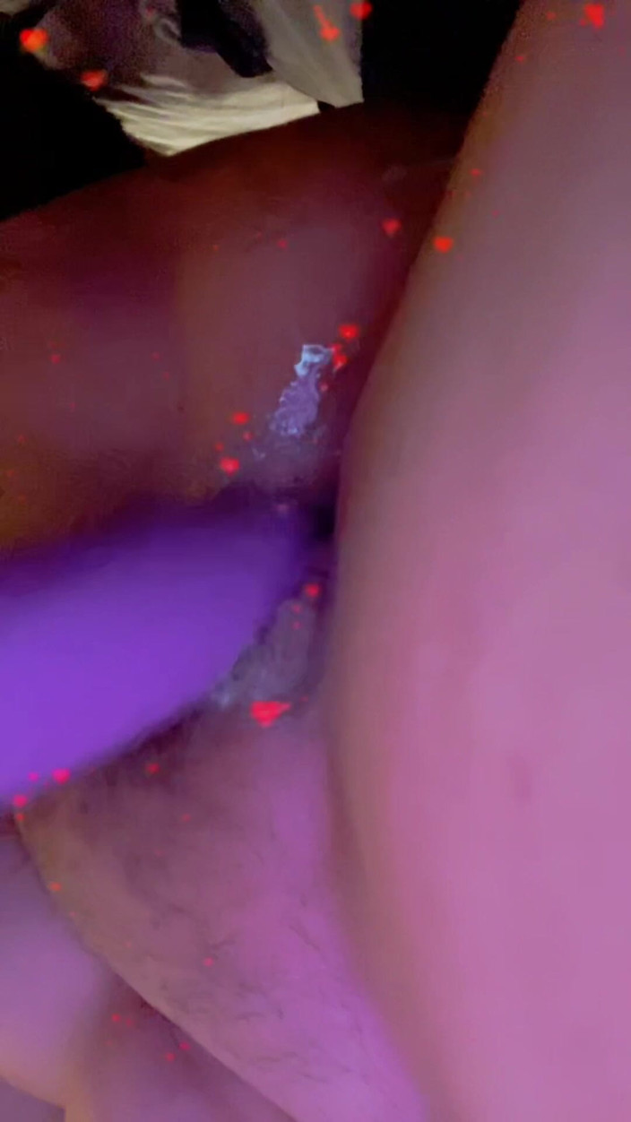 Ladycreamypr: Deze mond wordt te heet, ze masturbeert graag