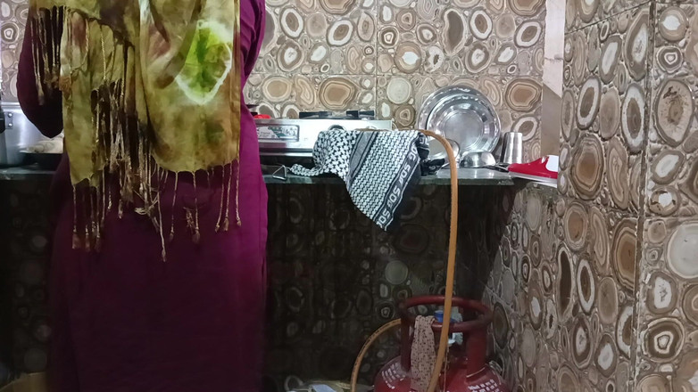 Bhabhi UP: Pergi ke dapur bareng istri temanku hari ini
