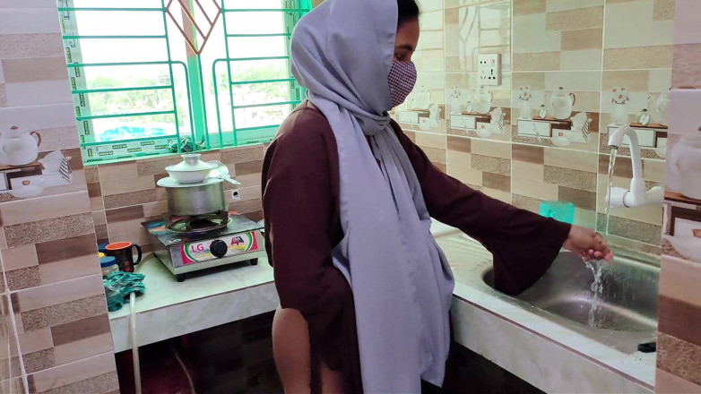 HottyKisku02: Indian Hijabi Stepmom Fuck by Stepson in the Kitchen Desi...