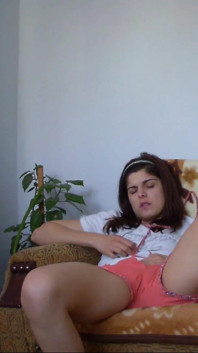 Kinky Redhead Spred Her Legs and Pee in Her Short Pants