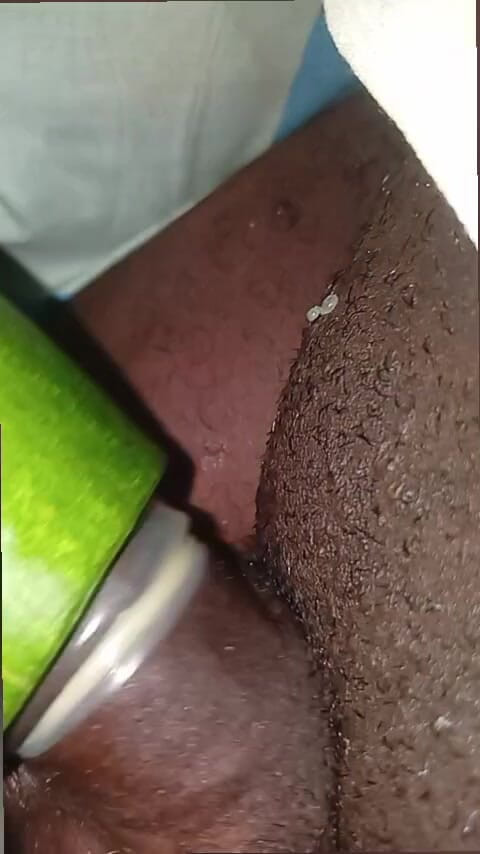 Africatrans: トランジェンダーの男が赤ちゃんとやった