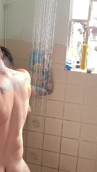 Pantat Besar Di Kamar Mandi